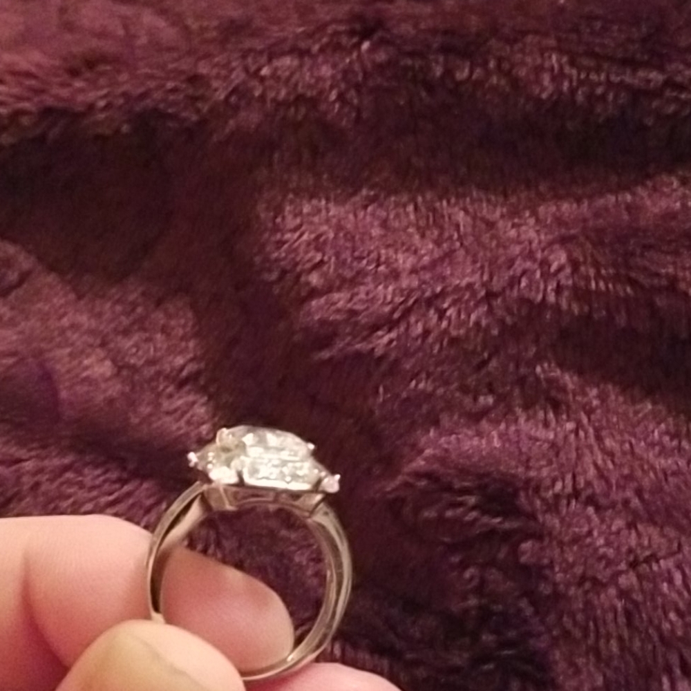 Ring - Picture 3 of 4